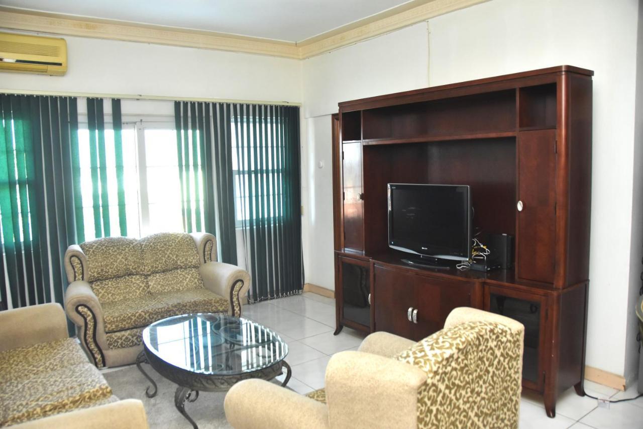 Embassy Deluxe Apartment Kingston Exterior photo